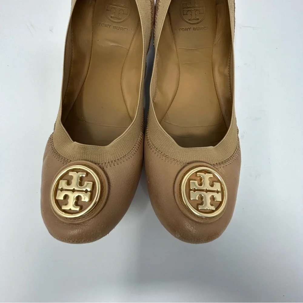 Tory Burch Caroline Leather Medallion Logo Ballet Flats Natural Tan 8M.